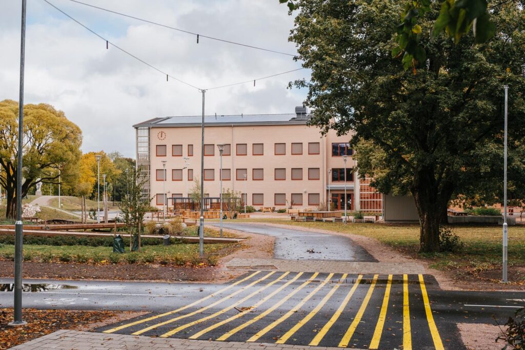 Kvarngärdesskolan. Nyproduktion av skola, idrottshall och utemiljö.
