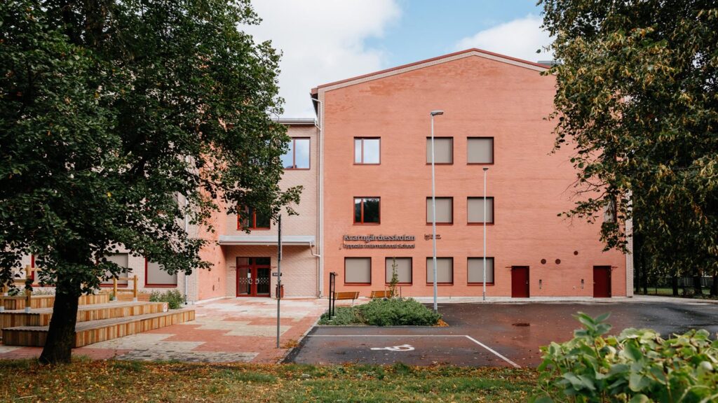 Kvarngärdesskolan. Nyproduktion av skola, idrottshall och utemiljö.